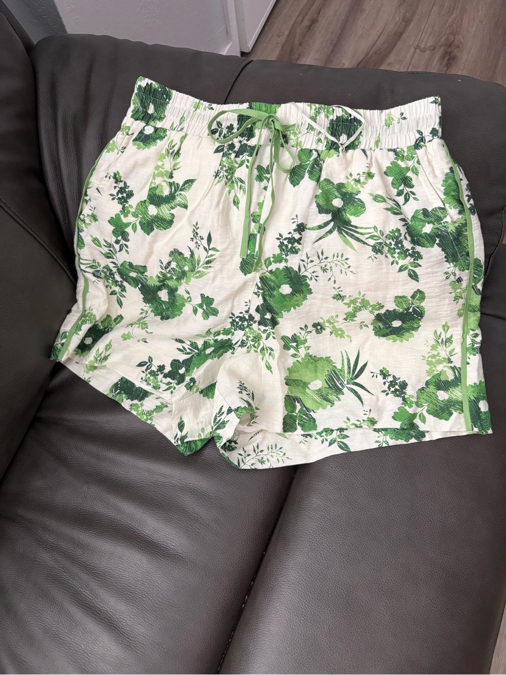 ❤️NEW entro White Floral-Print Elastic Waist Shorts